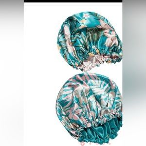 GLOW BY DAYE
Satin bonnet duo NWT